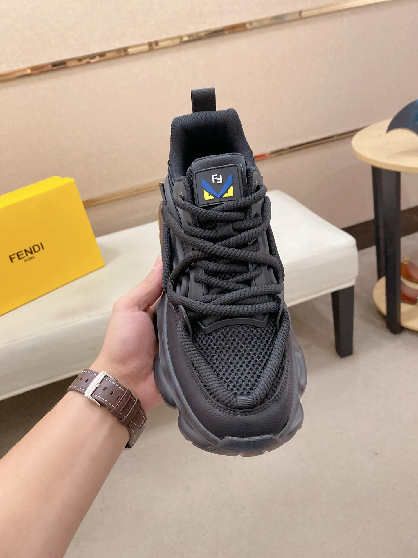 Men's shoes 💰 480💰 (fendi) New style 👊🏻 upper 🇮🇹 imported cowhide fabric 🇩🇪 lining imported sheepskin lining. The original outsole is molded to highlight the identity of every man, and the upper foot is elegant and stable🚶🏻🚶🏻The high-end custom counters reproduce the original version📯No matter the wind or rain, the shoe last remains unchanged and can withstand the verification of time🔍️,🔵 Size: 38-44